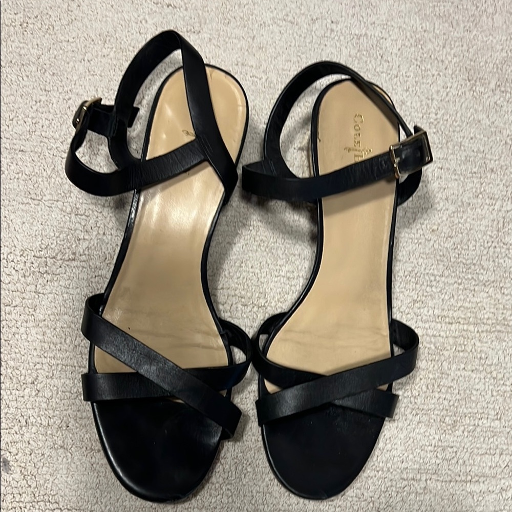Black Strappy Sandals with Glossy Finish and Open Toe